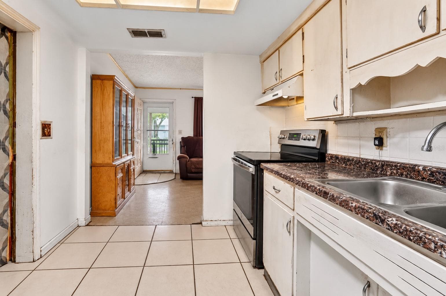 Single Family Residence at 1027 CANAL DR W, LAKELAND, photo 6 of 29