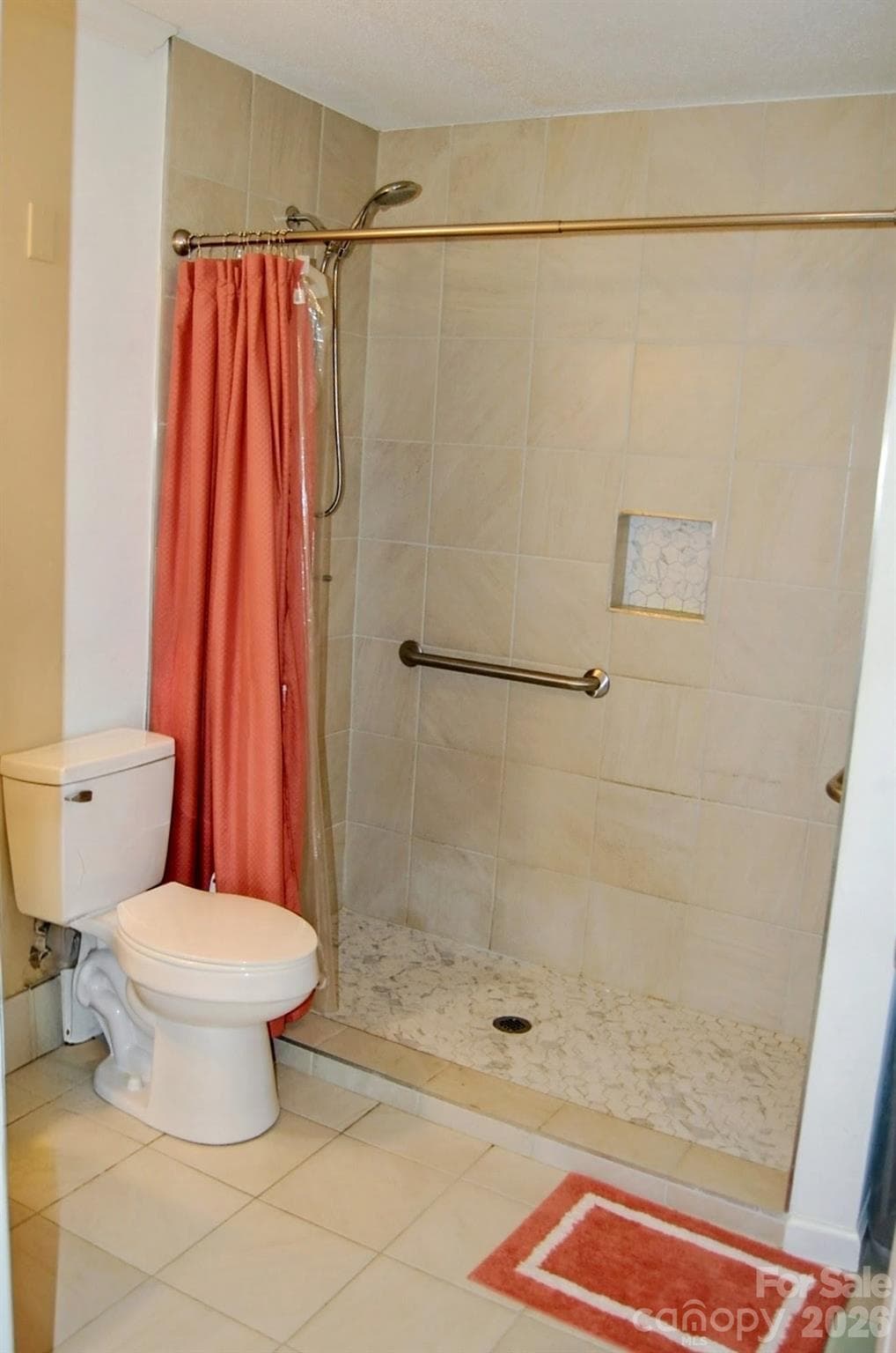 Hall Bath with walk-in-shower! - 2920 Springdale Avenue, Kannapolis