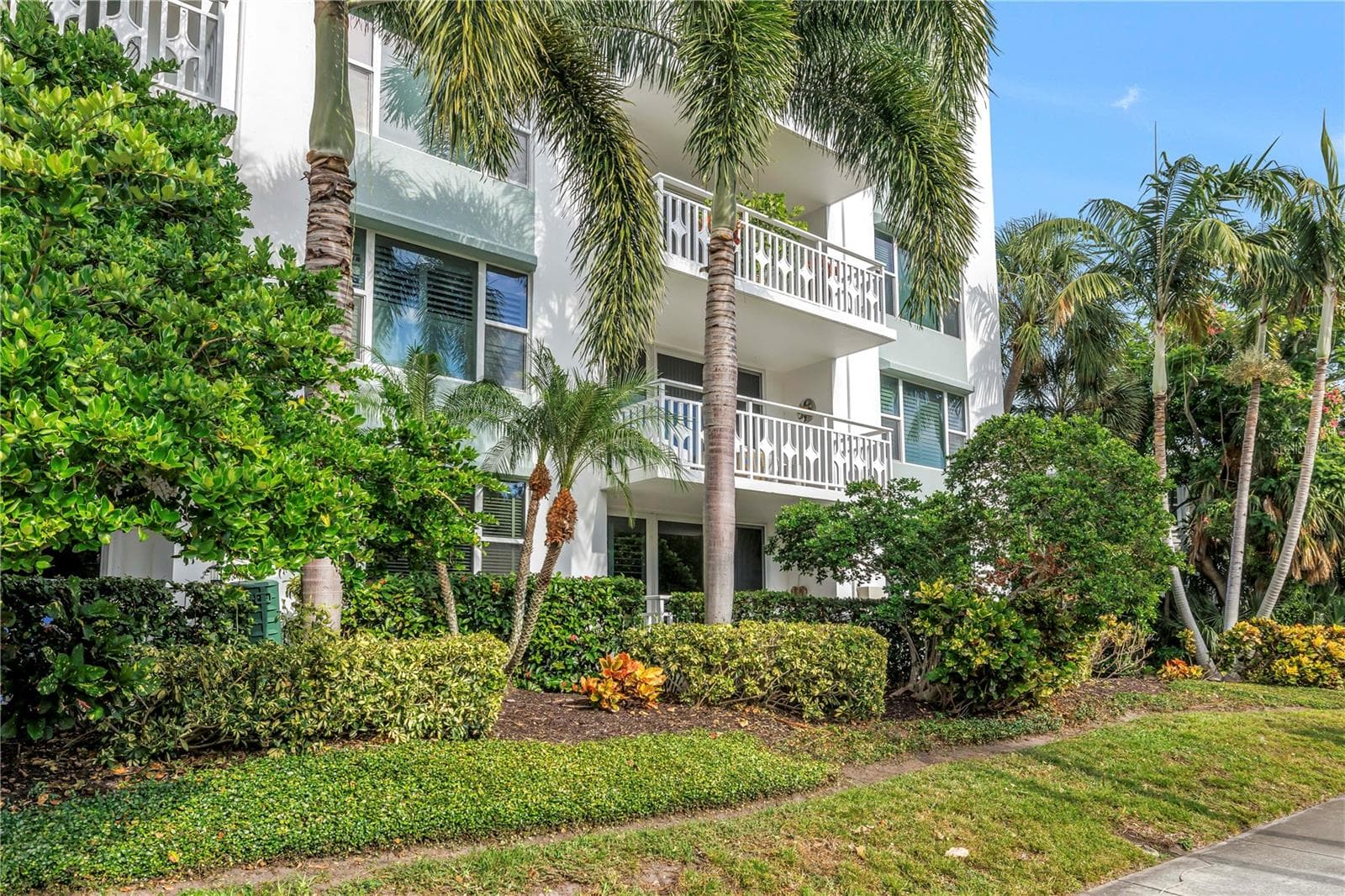 Facade of 2nd Floor Unit - 700 BEACH DR NE #201, ST PETERSBURG