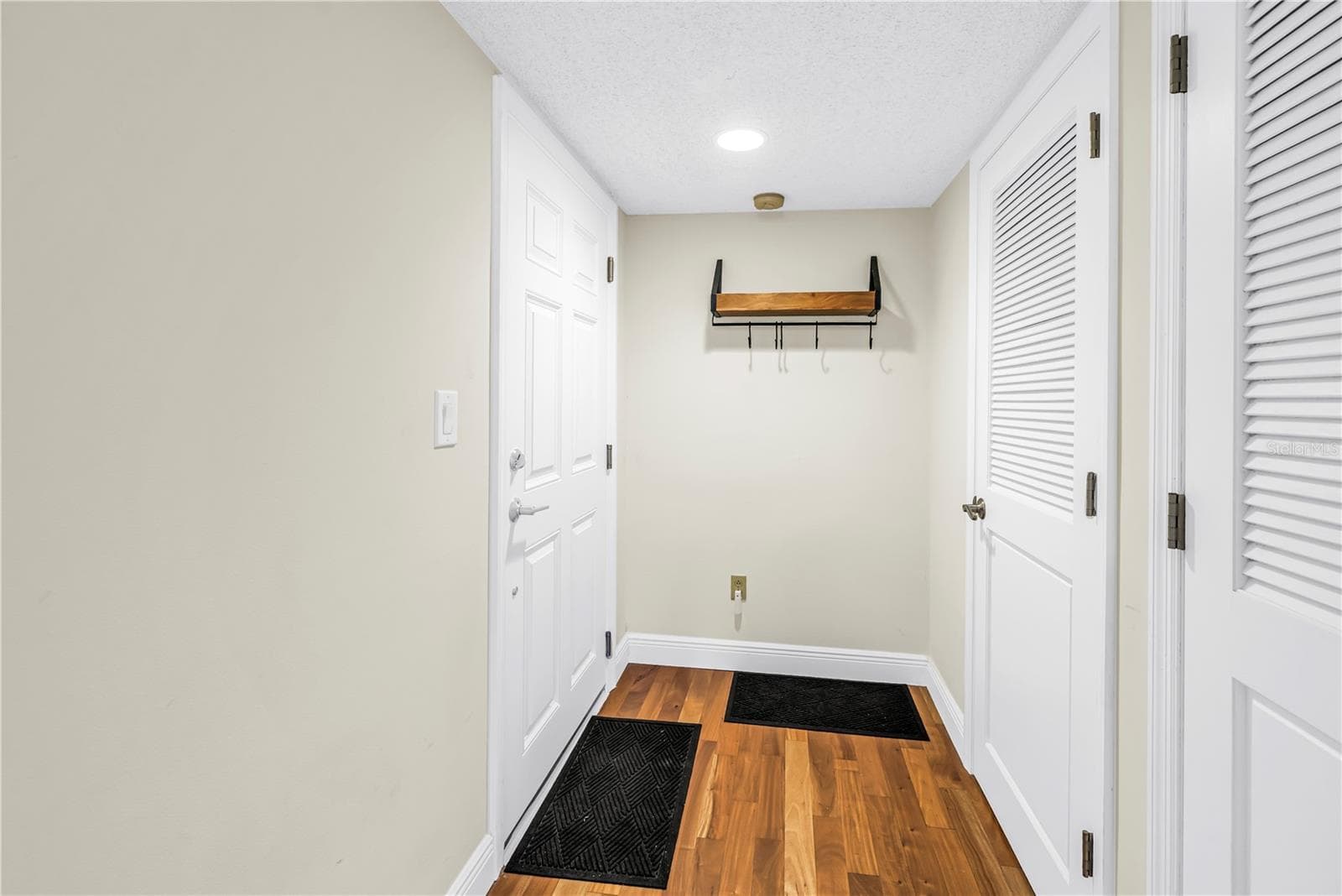 Foyer - 700 BEACH DR NE #201, ST PETERSBURG