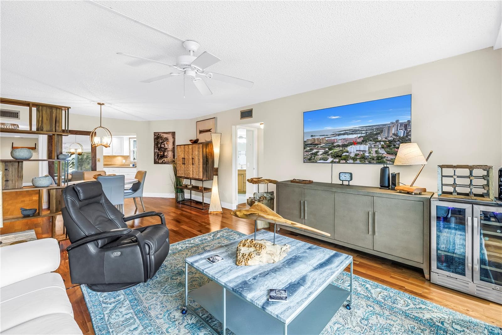 Living Room - 700 BEACH DR NE #201, ST PETERSBURG