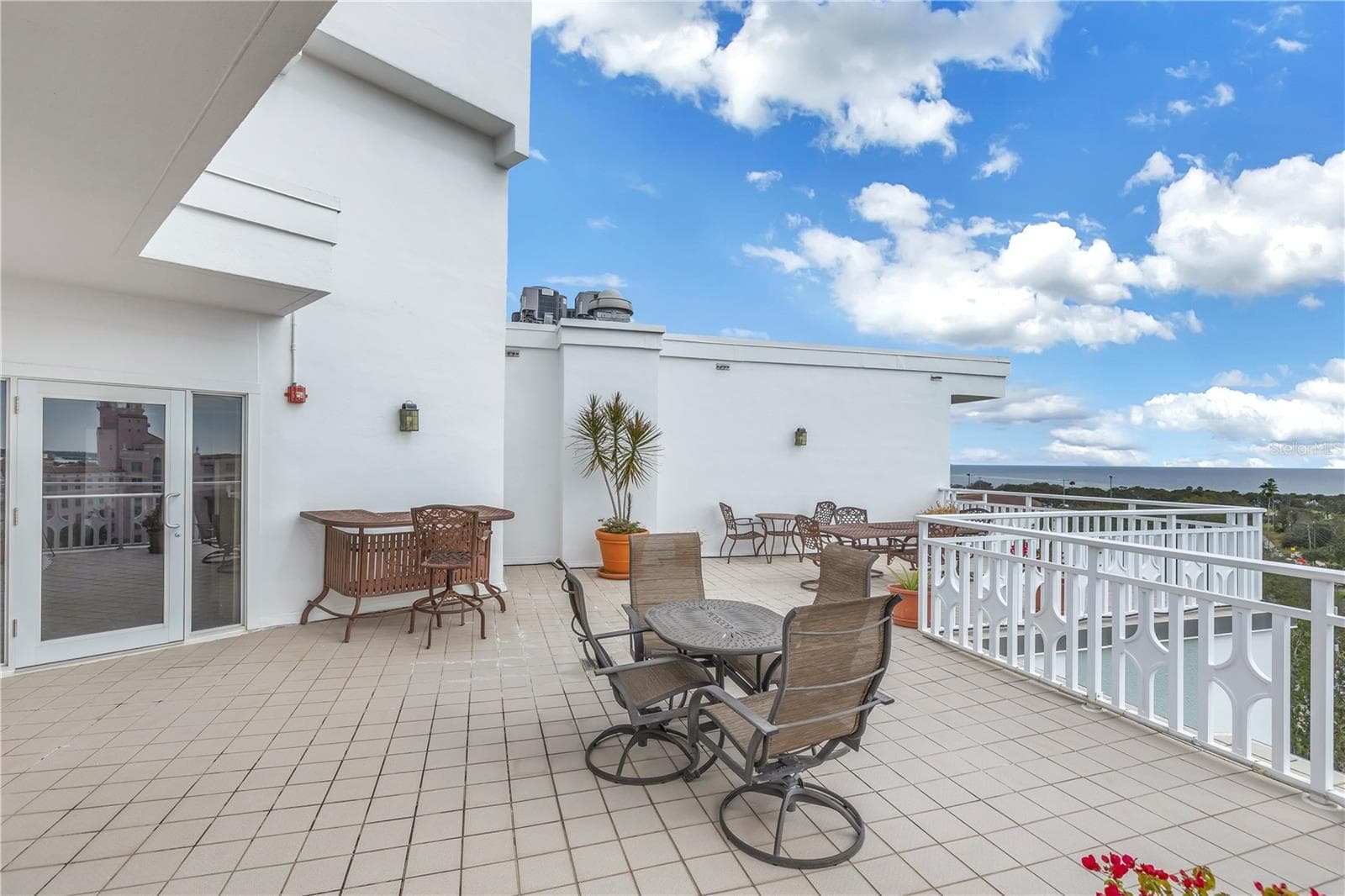 Common Area - 700 BEACH DR NE #201, ST PETERSBURG