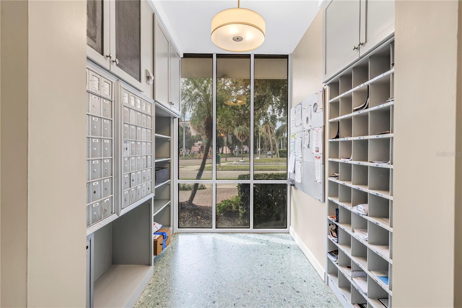 Mailroom - 700 BEACH DR NE #201, ST PETERSBURG