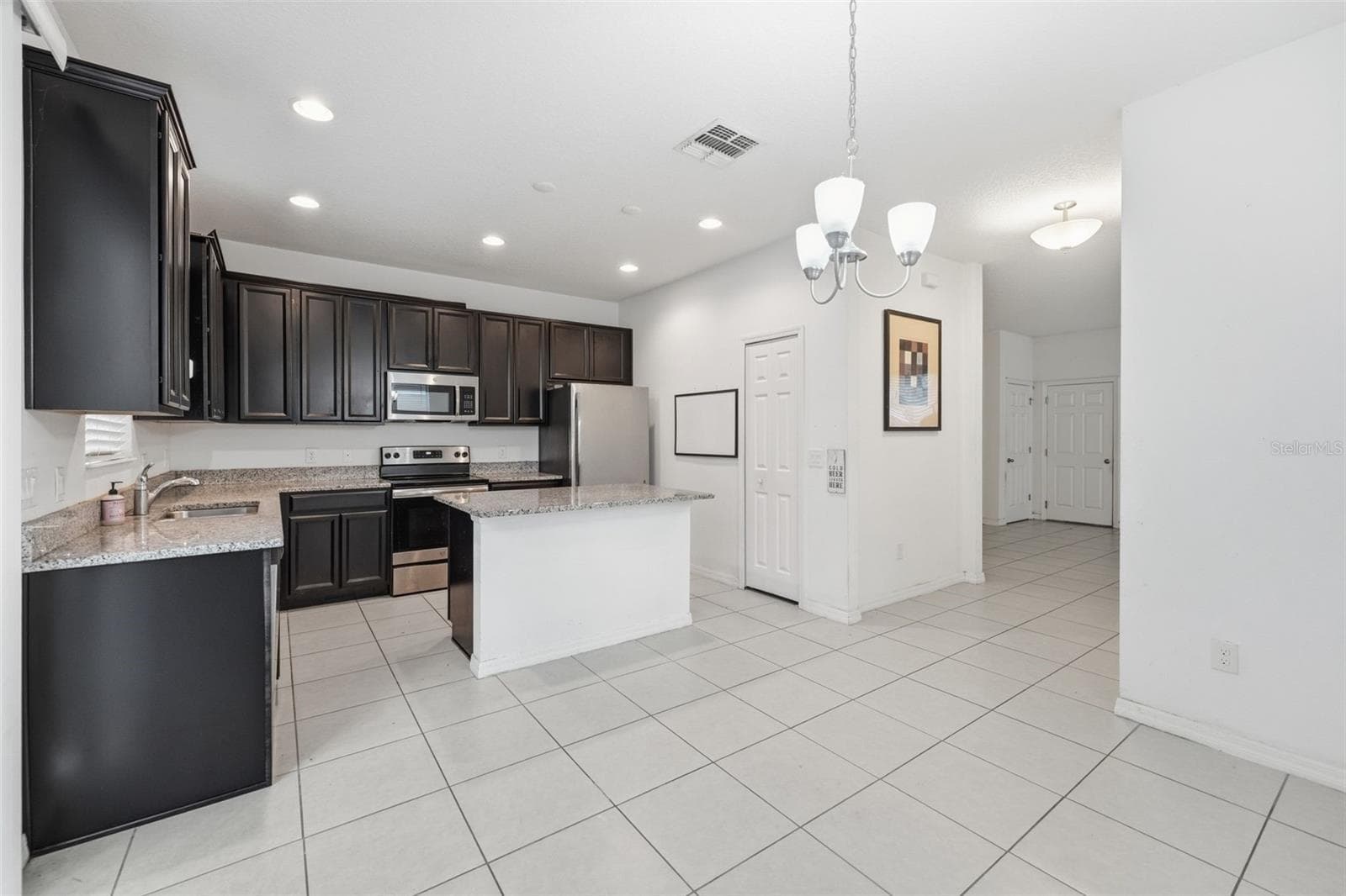 Townhouse at 1161 PRESIDENTIAL LN, APOPKA, photo 6 of 47
