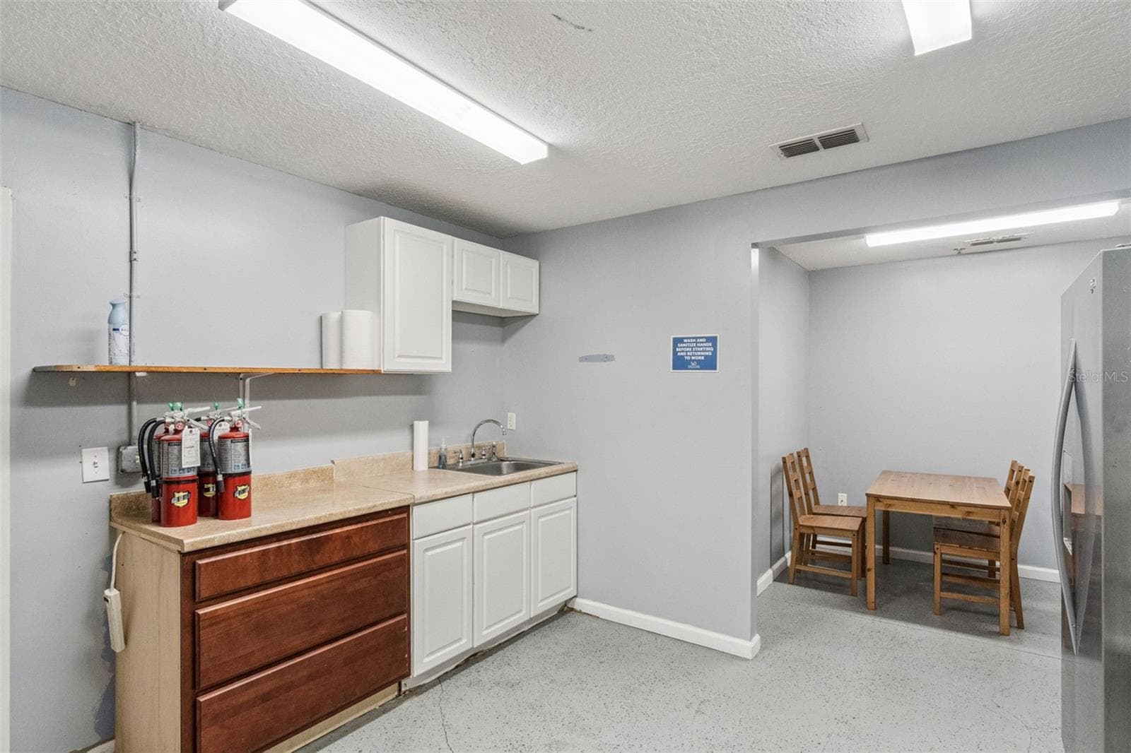 Business at 6881 KINGSPOINTE PKWY #6, ORLANDO, photo 9 of 21