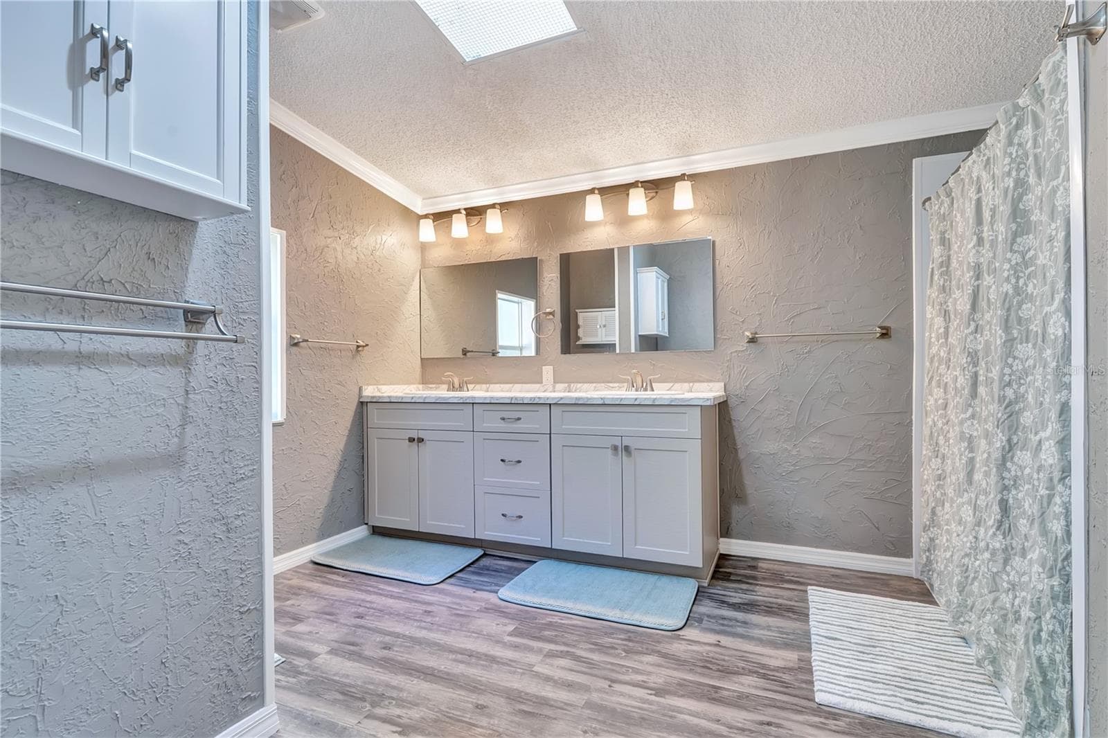 Primary Bathroom - 37820 RIDGECREST LN, LADY LAKE