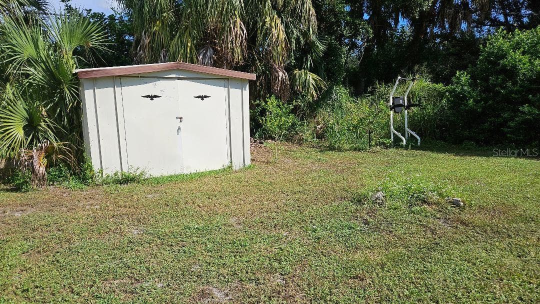 Nice shed for all your yard work equipment - 7529 35TH AVE N, ST PETERSBURG
