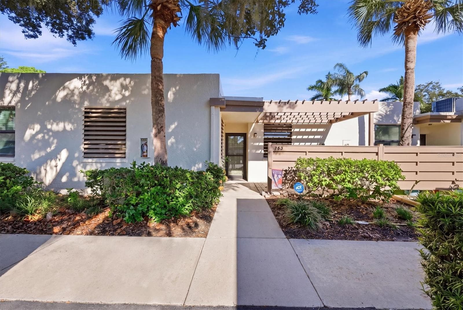 753 OAKVIEW DR
