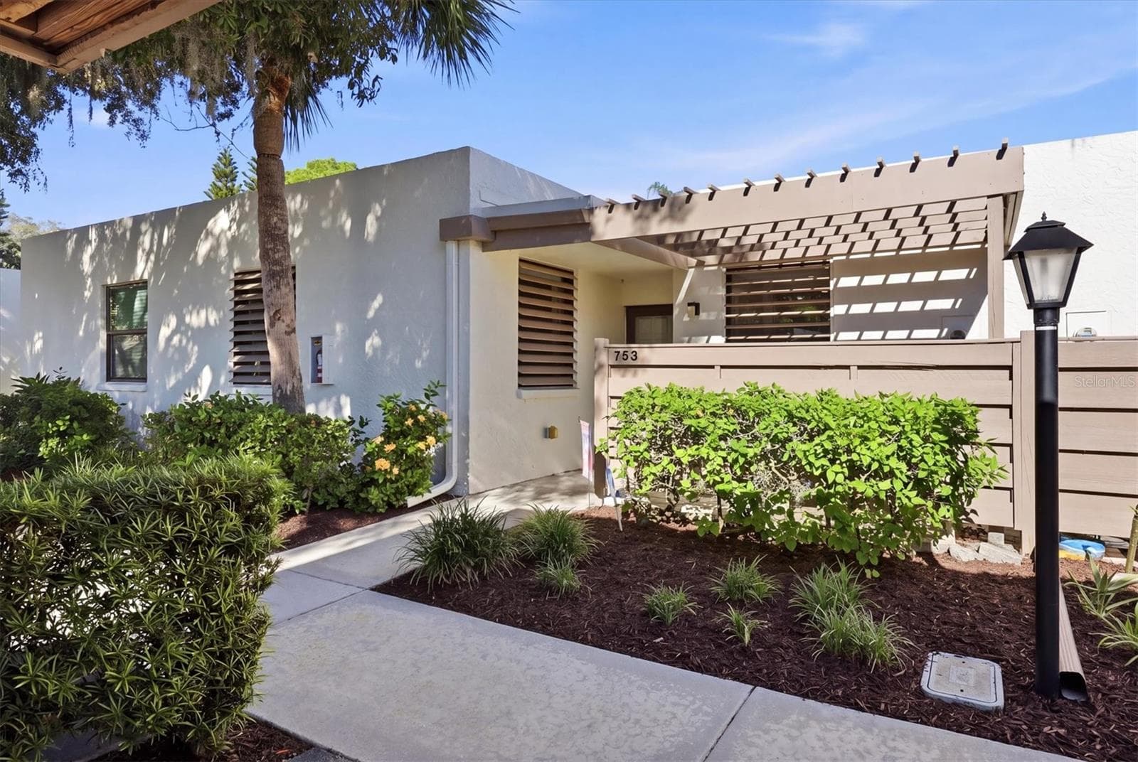 Condominium at 753 OAKVIEW DR, BRADENTON, photo 2 of 45