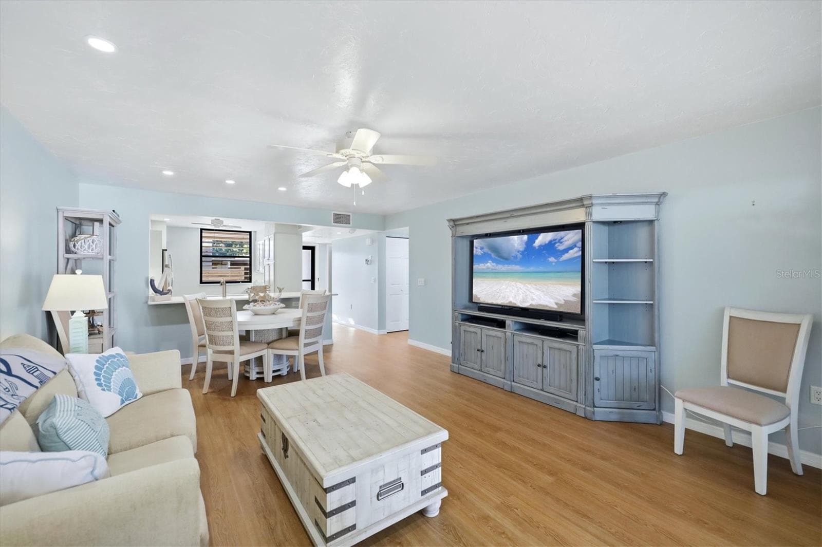 Condominium at 753 OAKVIEW DR, BRADENTON, photo 7 of 45