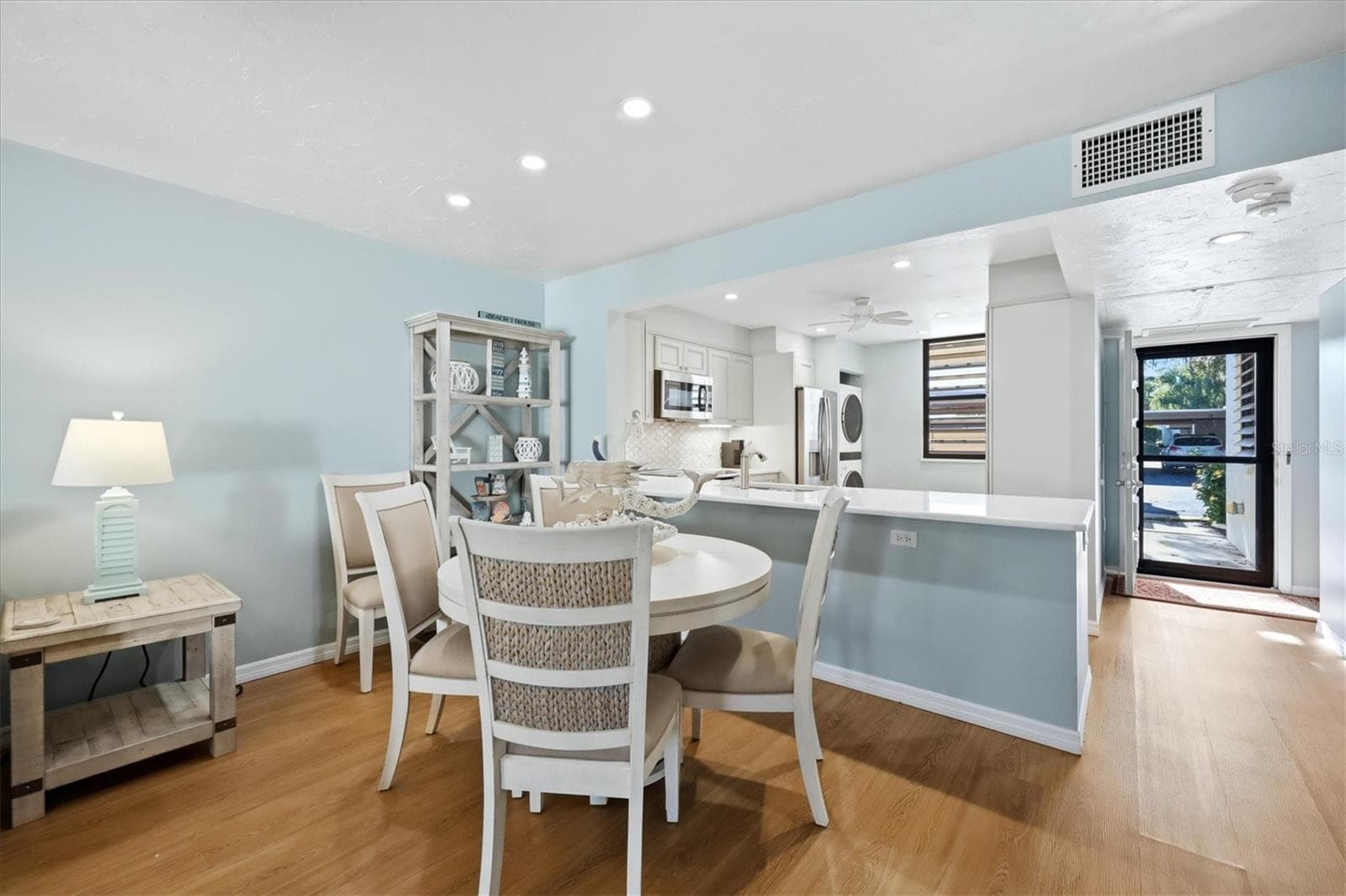 Condominium at 753 OAKVIEW DR, BRADENTON, photo 8 of 45
