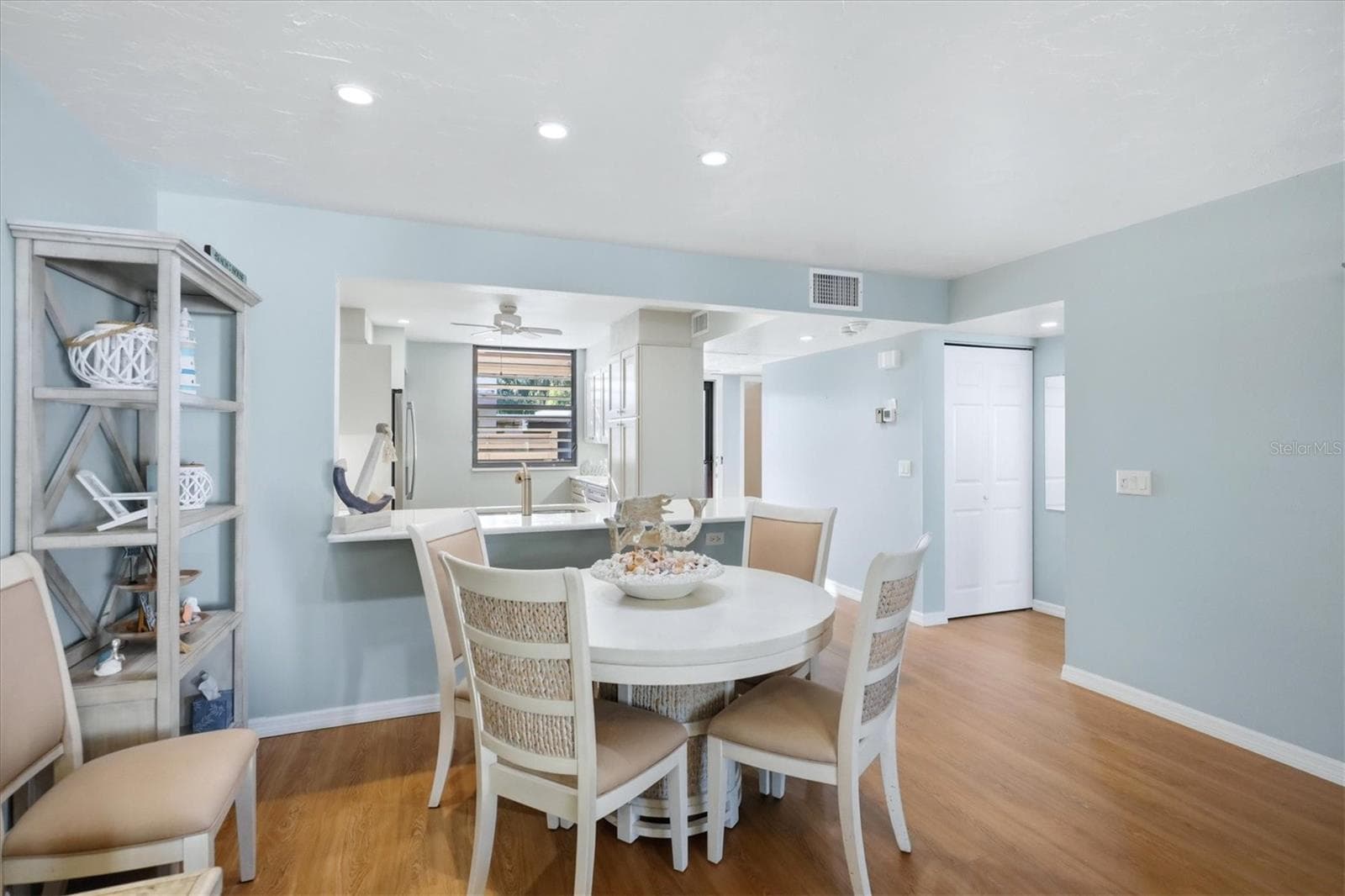 Condominium at 753 OAKVIEW DR, BRADENTON, photo 9 of 45