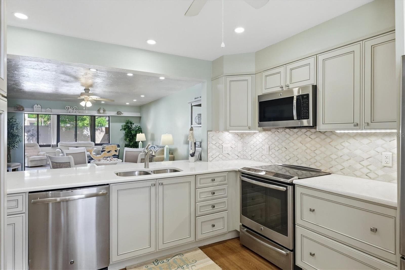 Condominium at 753 OAKVIEW DR, BRADENTON, photo 12 of 45