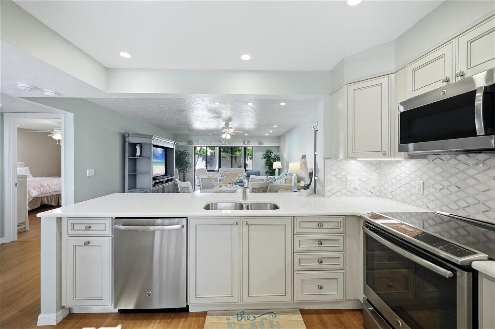 Condominium at 753 OAKVIEW DR, BRADENTON, photo 13 of 45