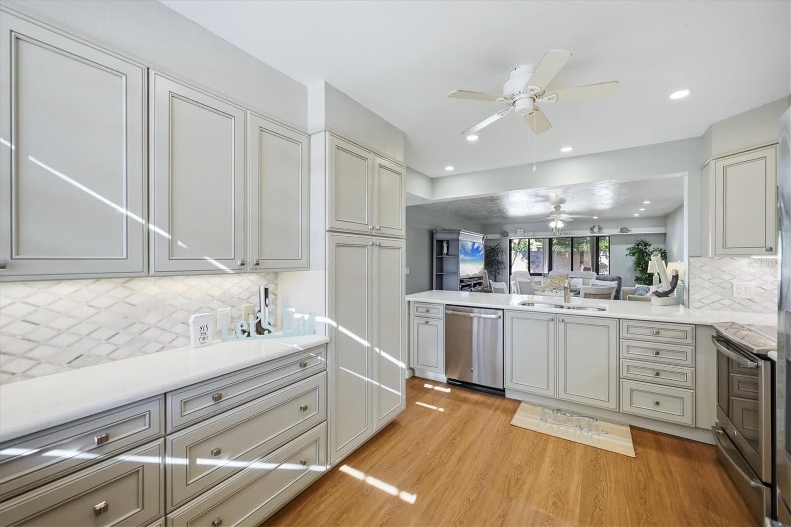 Condominium at 753 OAKVIEW DR, BRADENTON, photo 14 of 45