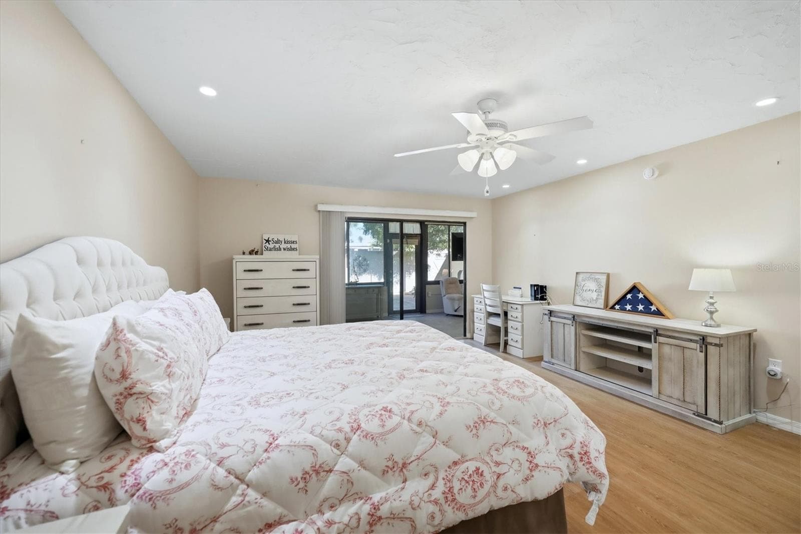 Condominium at 753 OAKVIEW DR, BRADENTON, photo 16 of 45