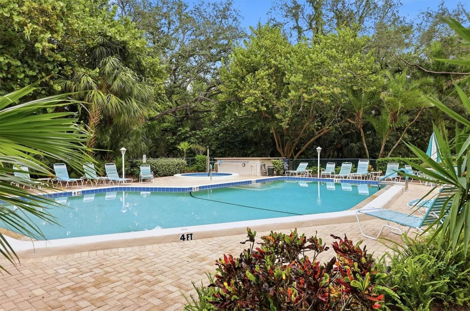 Condominium at 753 OAKVIEW DR, BRADENTON, photo 34 of 45