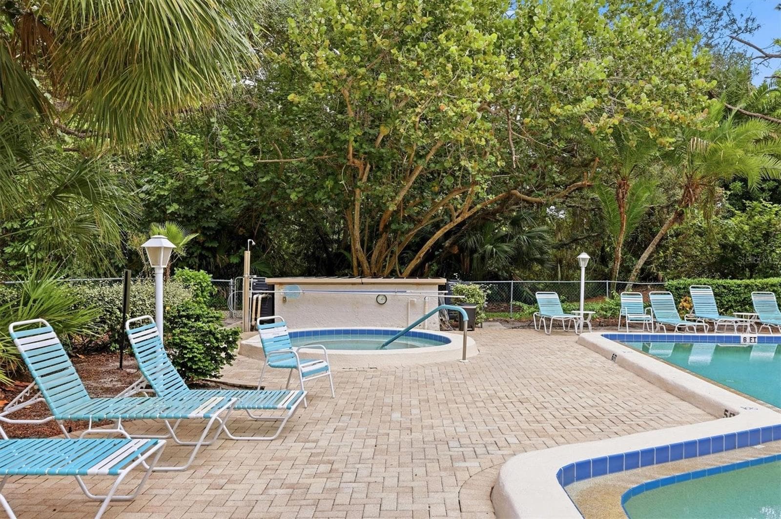 Condominium at 753 OAKVIEW DR, BRADENTON, photo 37 of 45