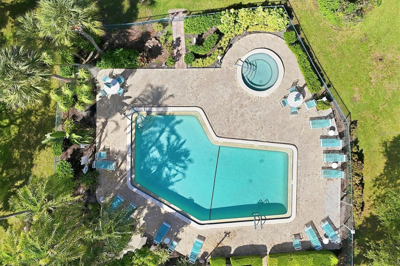 Condominium at 753 OAKVIEW DR, BRADENTON, photo 40 of 45
