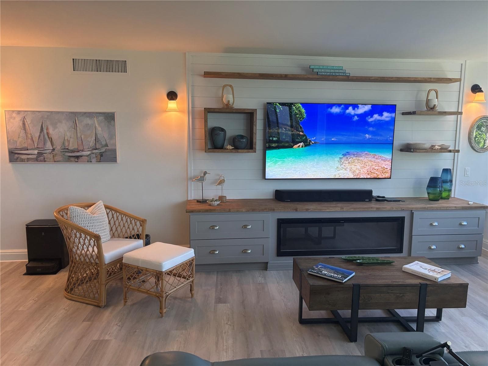 Great room - 100 SANDS POINT RD #219, LONGBOAT KEY
