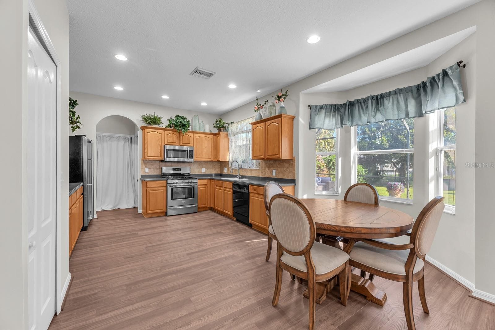 Single Family Residence at 16306 DORMAN RD, LITHIA, photo 4 of 54