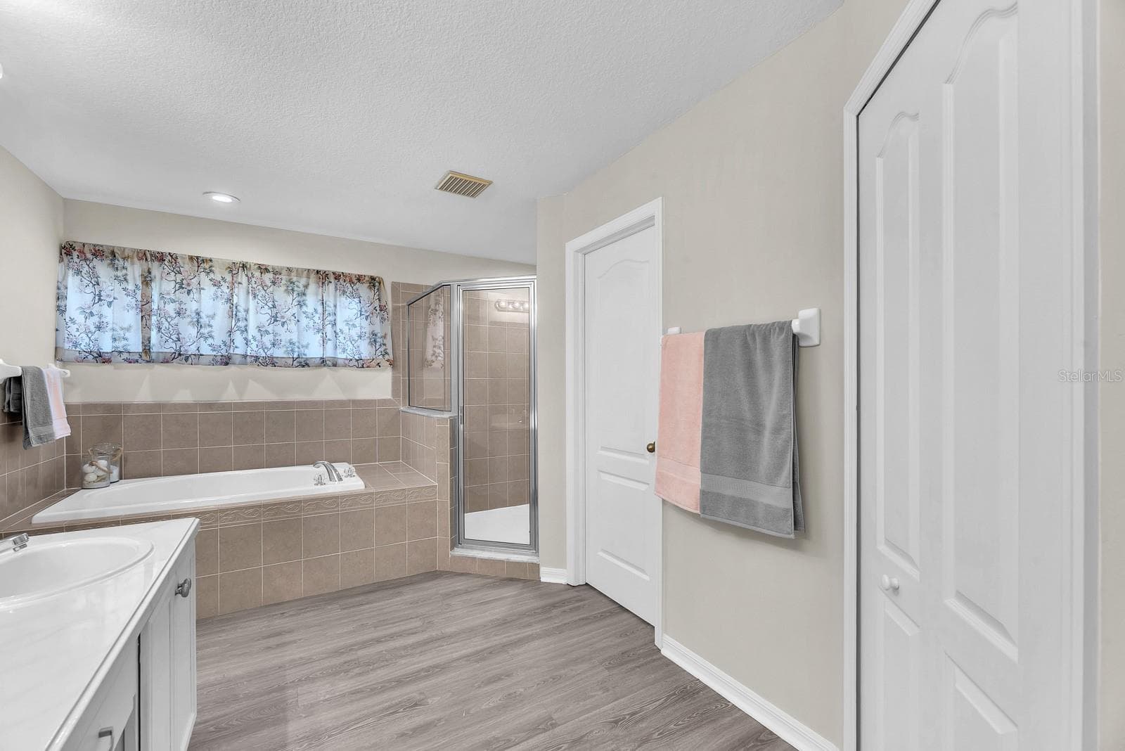 Single Family Residence at 16306 DORMAN RD, LITHIA, photo 27 of 54