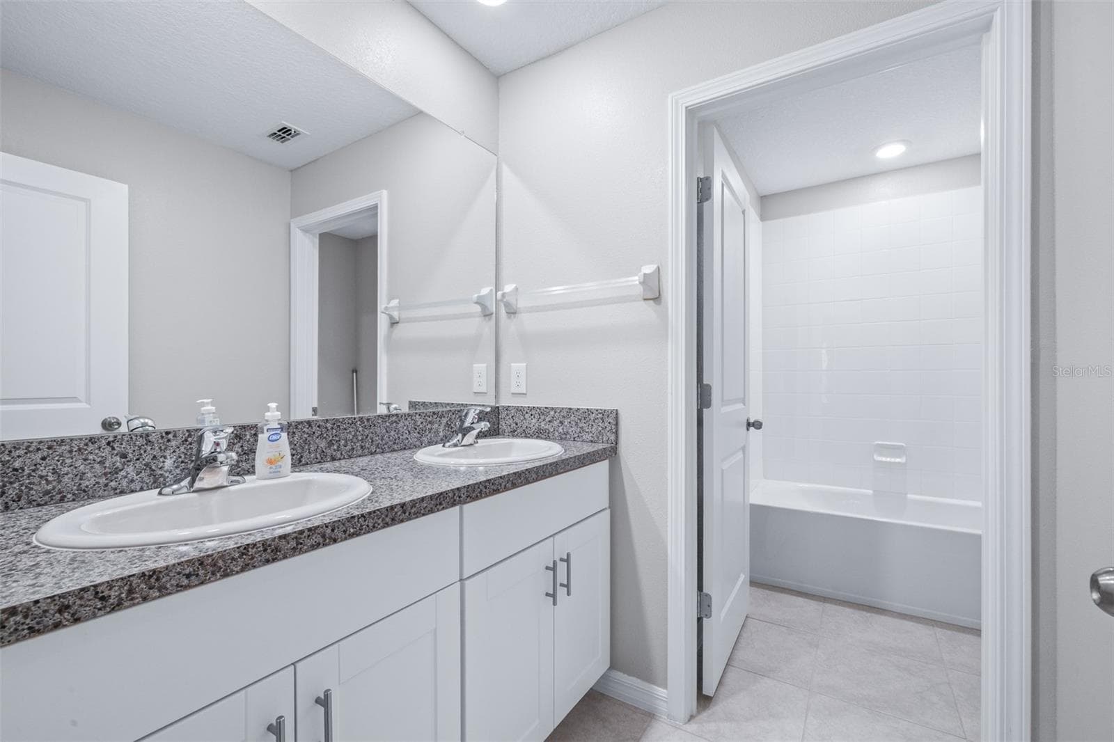 Full bath on 2nd floor - 16755 DELIA ST, WIMAUMA