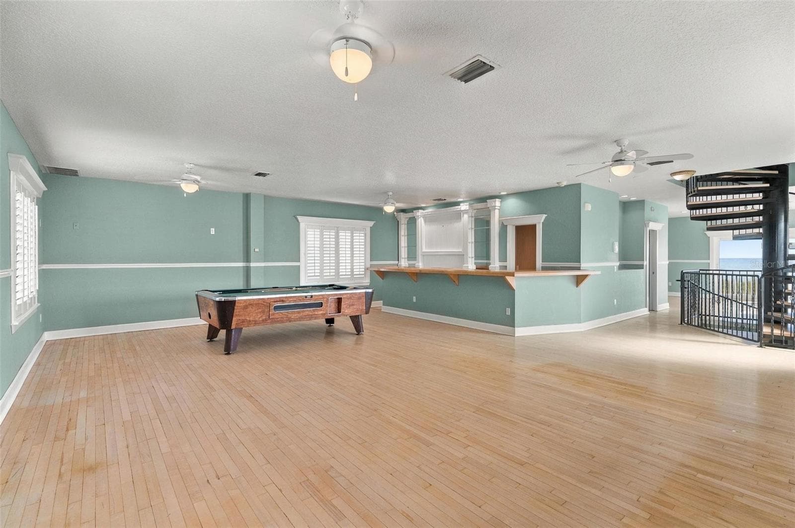 Huge Entertainment Rm 28'x24' - 2101 N OCEAN SHORE BLVD, FLAGLER BEACH