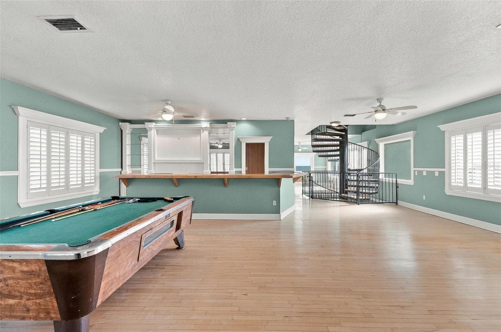 pool table & bar, everyone will be amazed - 2101 N OCEAN SHORE BLVD, FLAGLER BEACH