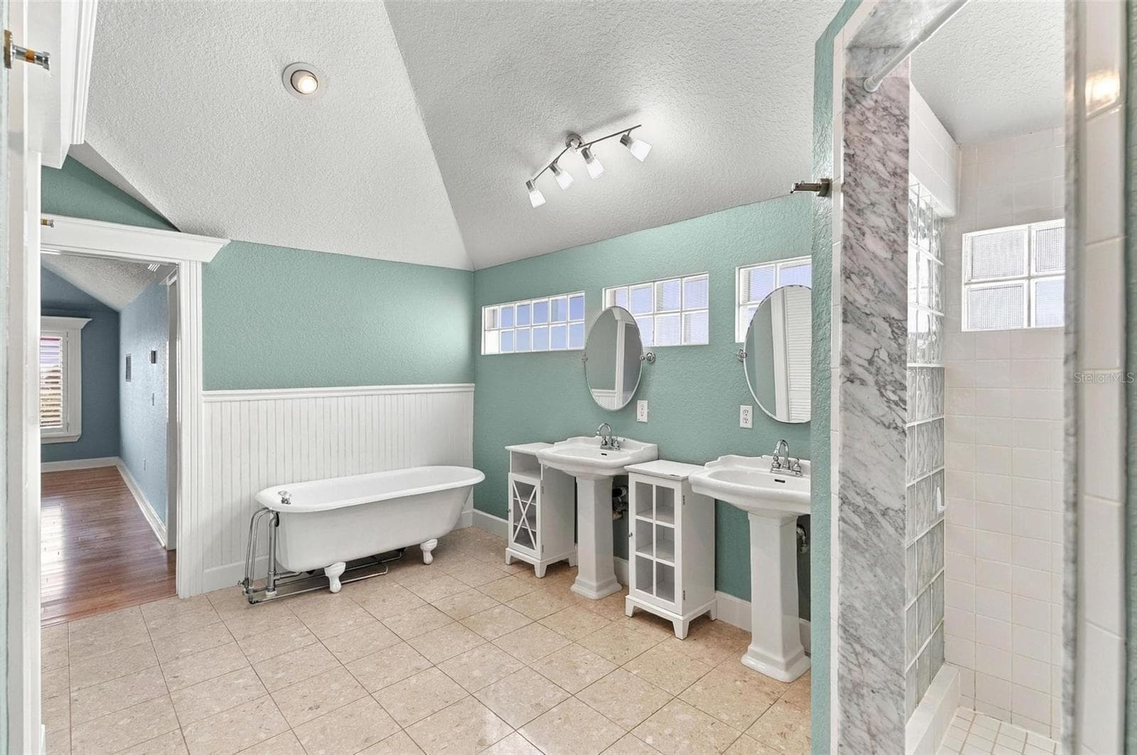 primary bath - 2101 N OCEAN SHORE BLVD, FLAGLER BEACH