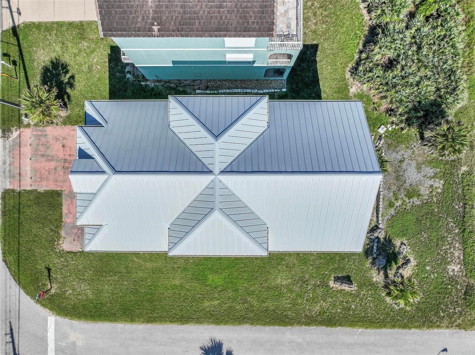 newer metal rool - 2101 N OCEAN SHORE BLVD, FLAGLER BEACH