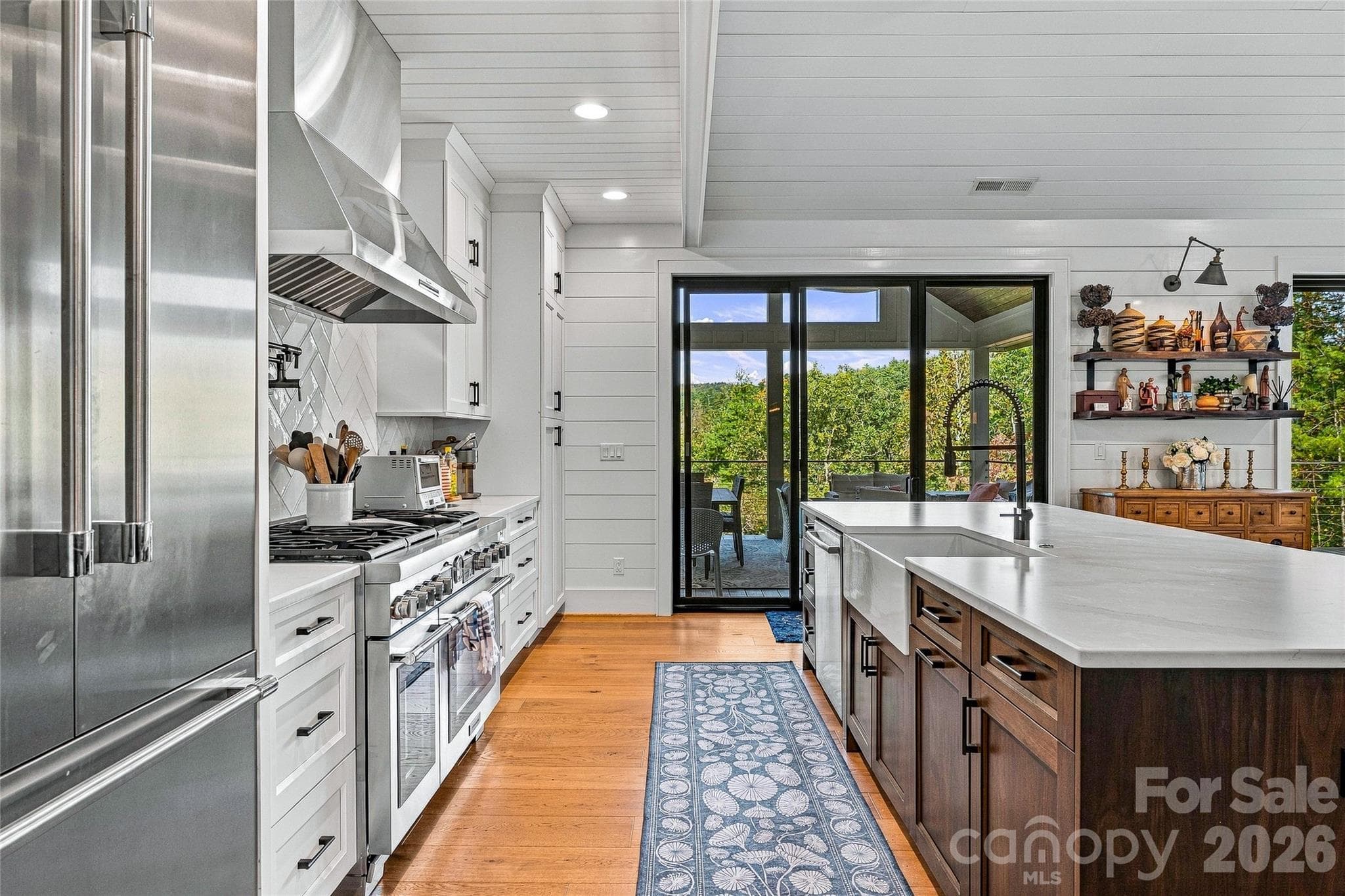 Single Family Residence at 108 Wolf Shoals Drive, Hendersonville, photo 10 of 35