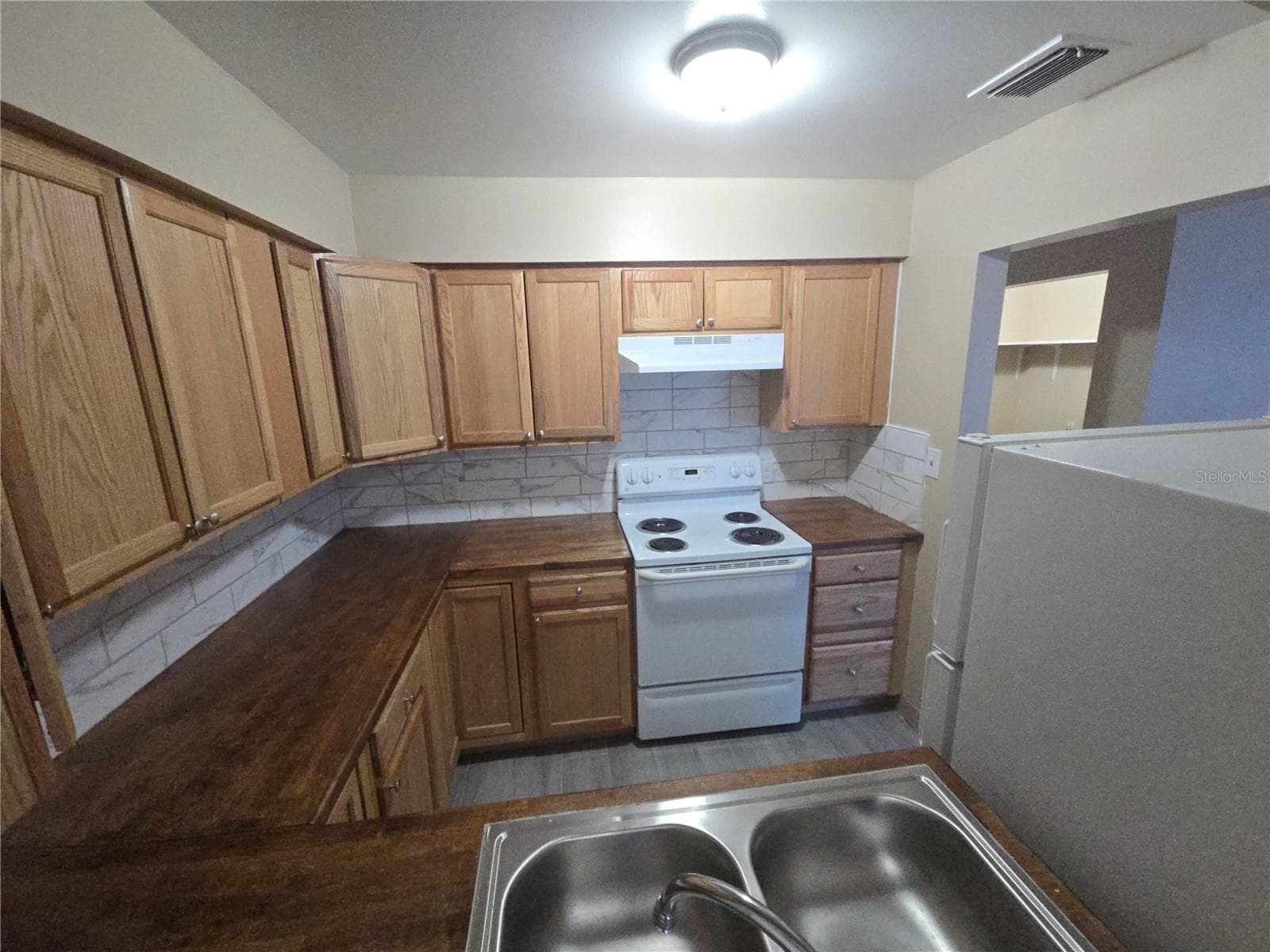 1334 KITCHEN - VIEW FROM DINING AREA - SUNSET TERRACE SUB 7 PG45, LAKELAND