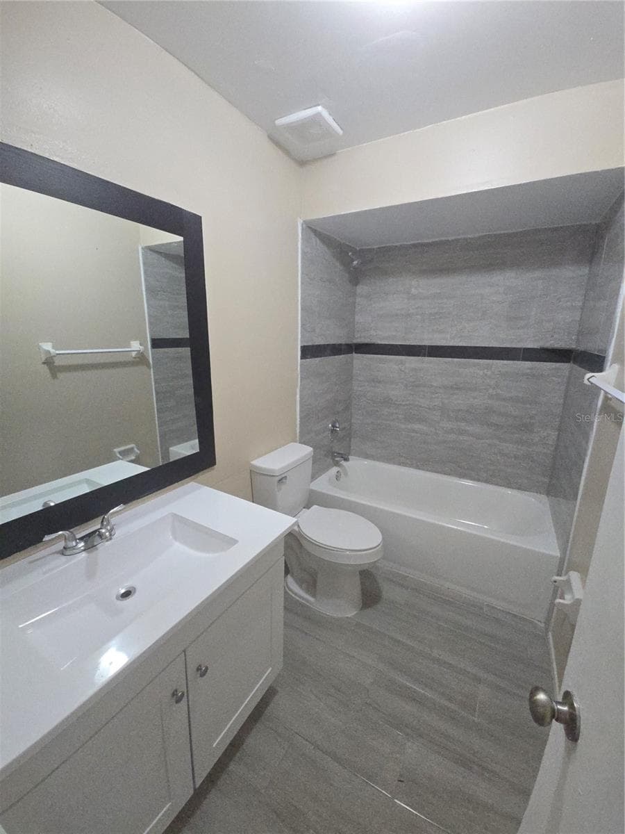 1334 BATHROOM - SUNSET TERRACE SUB 7 PG45, LAKELAND