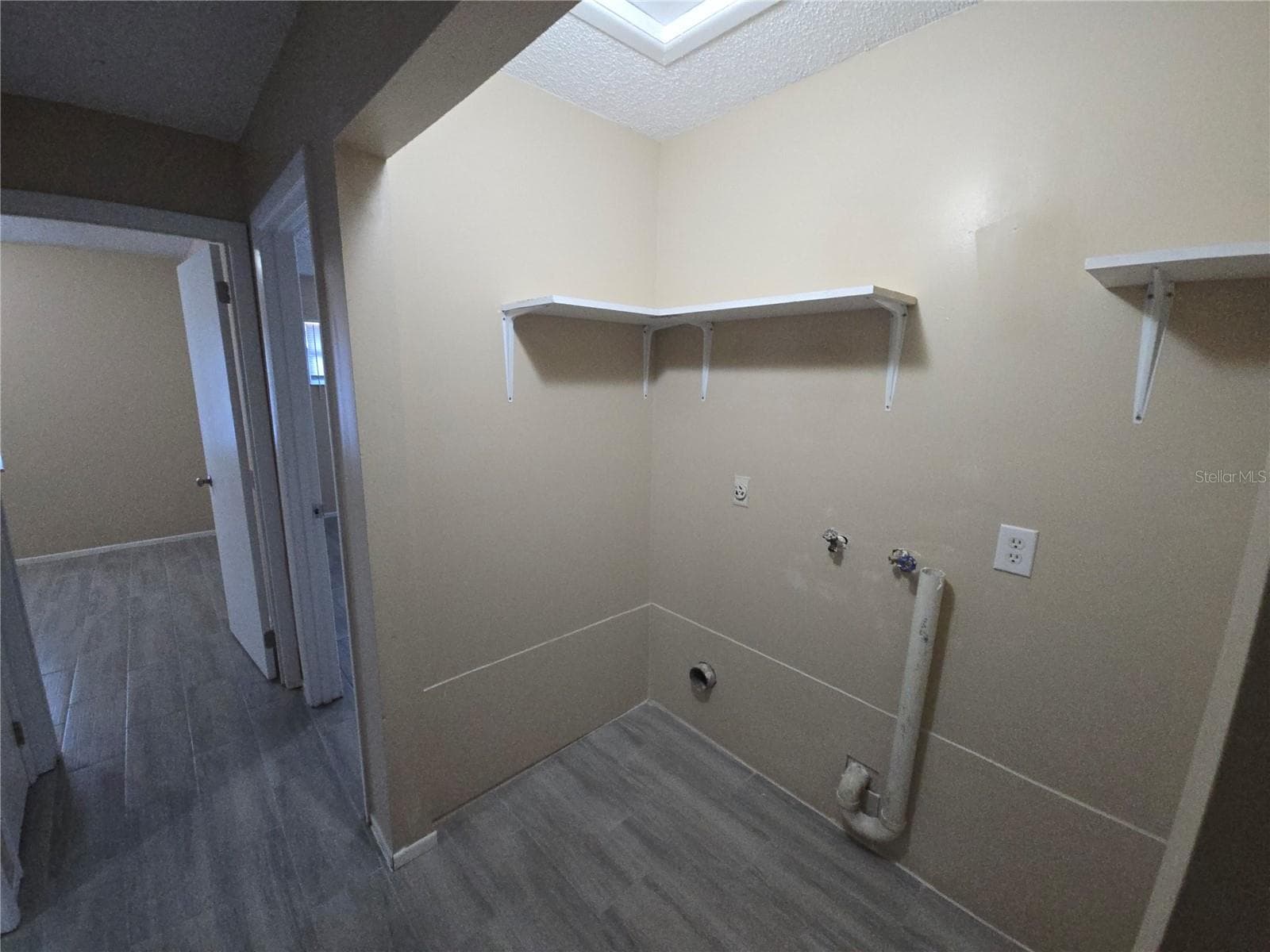 INSIDE LAUNDRY AREA - SUNSET TERRACE SUB 7 PG45, LAKELAND
