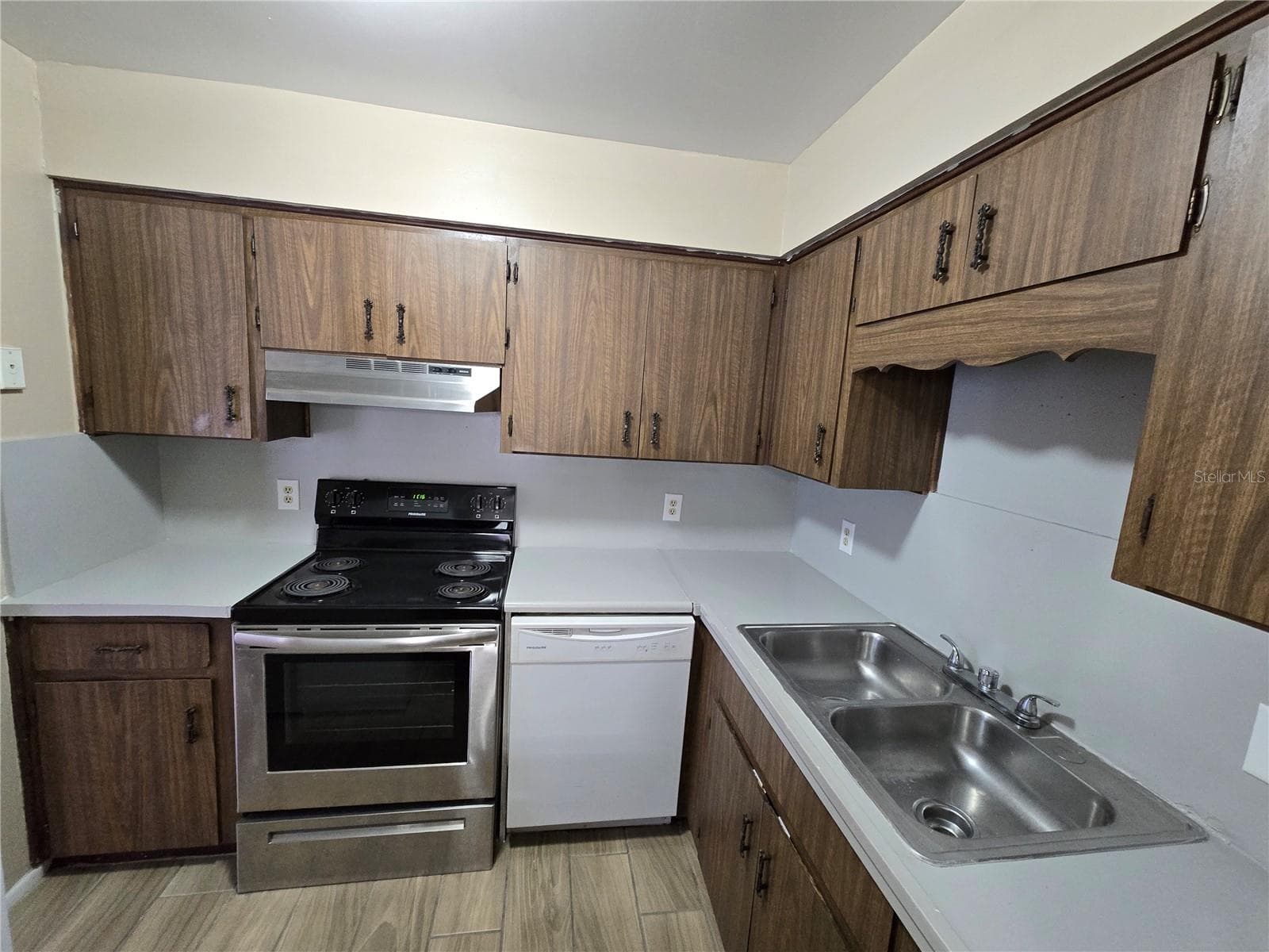 1332 KITCHEN - SUNSET TERRACE SUB 7 PG45, LAKELAND
