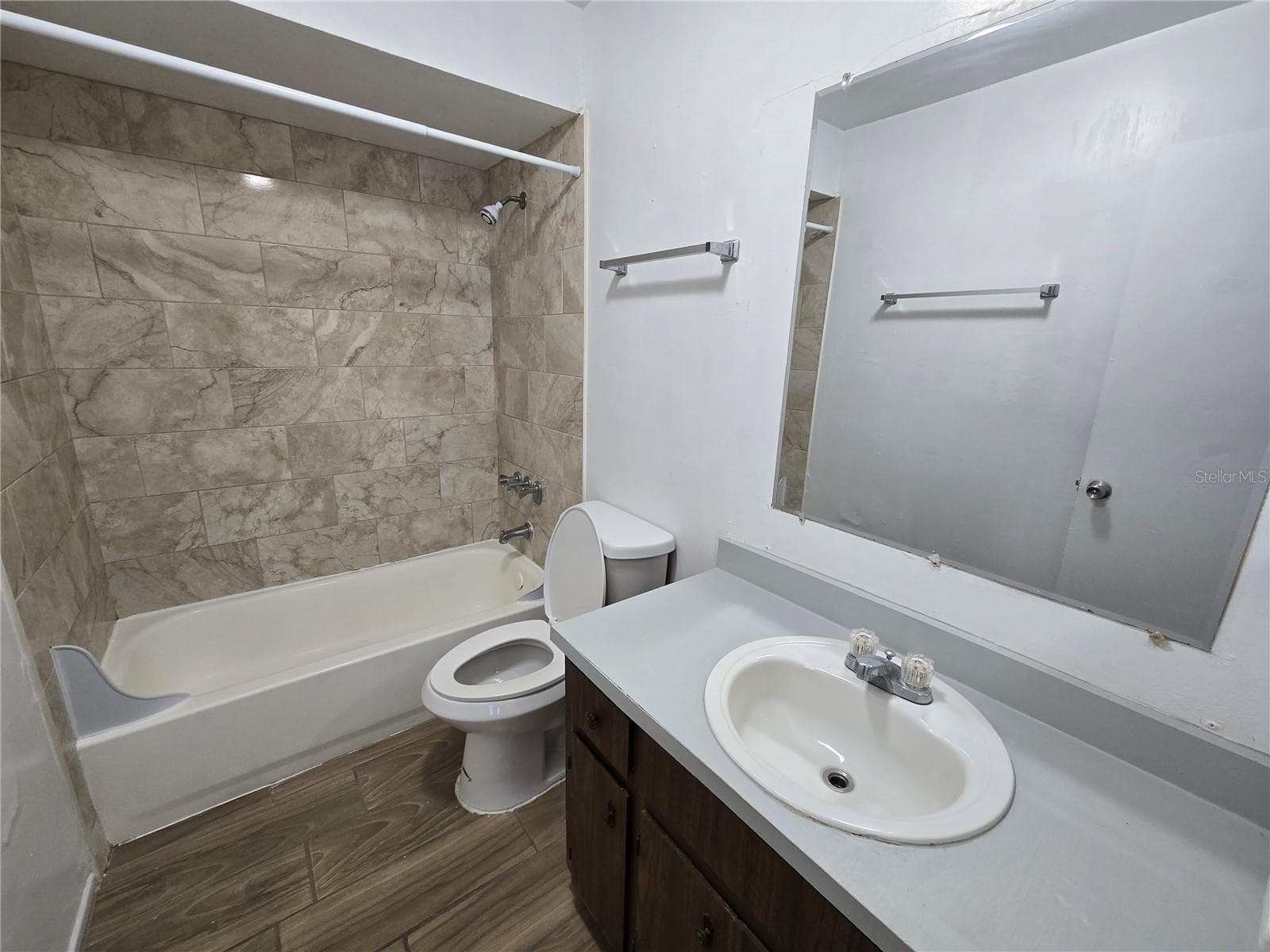 1332 BGATHROOM - SUNSET TERRACE SUB 7 PG45, LAKELAND
