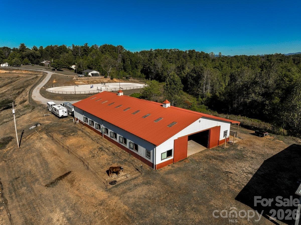 Welcome to Pegasus Hill Farm, an 18 Stall barn built in 2017. Conditioned space; see floor plan attached. - 217 Flint Hill Road, Alexander