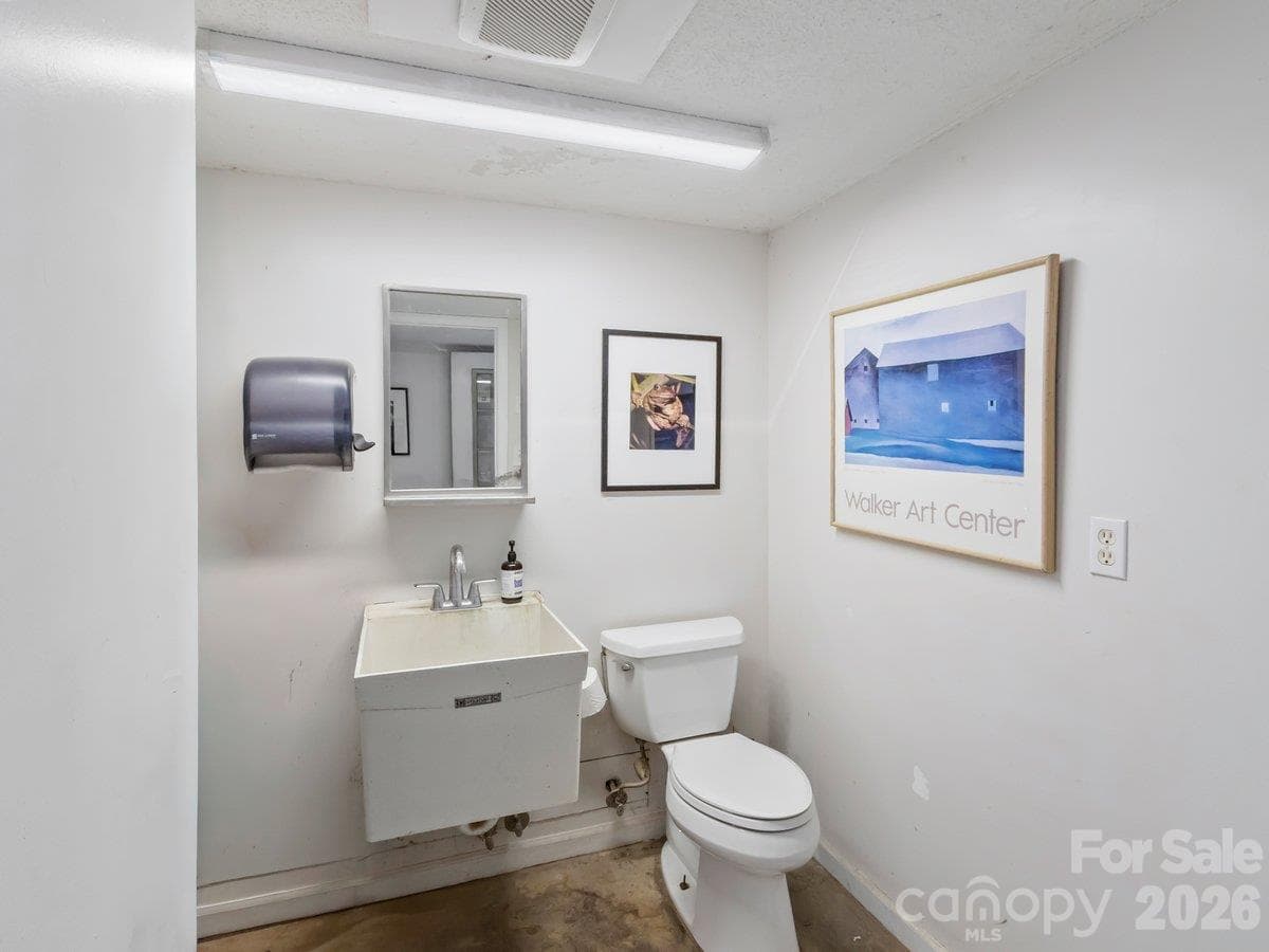 Barn Bath. - 217 Flint Hill Road, Alexander