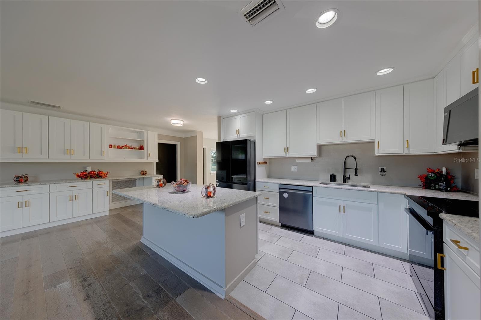 Single Family Residence at 5688 34TH AVE N, ST PETERSBURG, photo 10 of 48