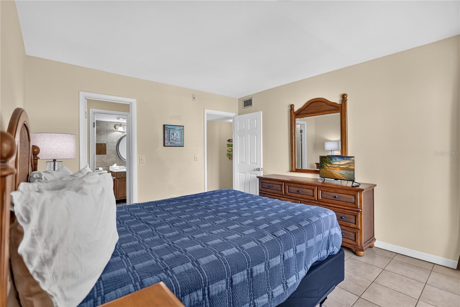 Spacious guest bedroom featuring a large walk-in closet and bathroom. - 6157 MIDNIGHT PASS RD #E53, SARASOTA