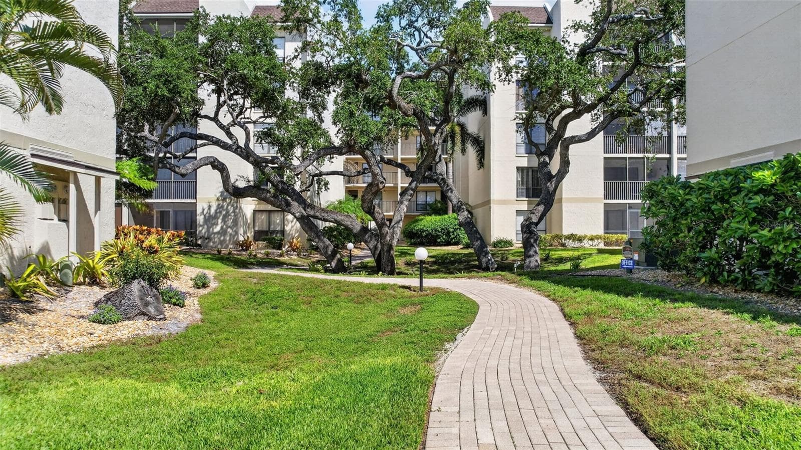 Manicured landscaping. - 6157 MIDNIGHT PASS RD #E53, SARASOTA