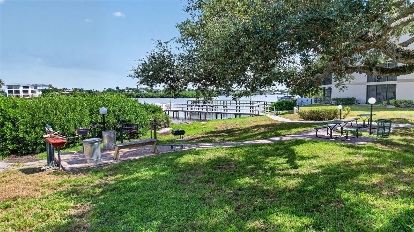 Great area for your BBQ. - 6157 MIDNIGHT PASS RD #E53, SARASOTA