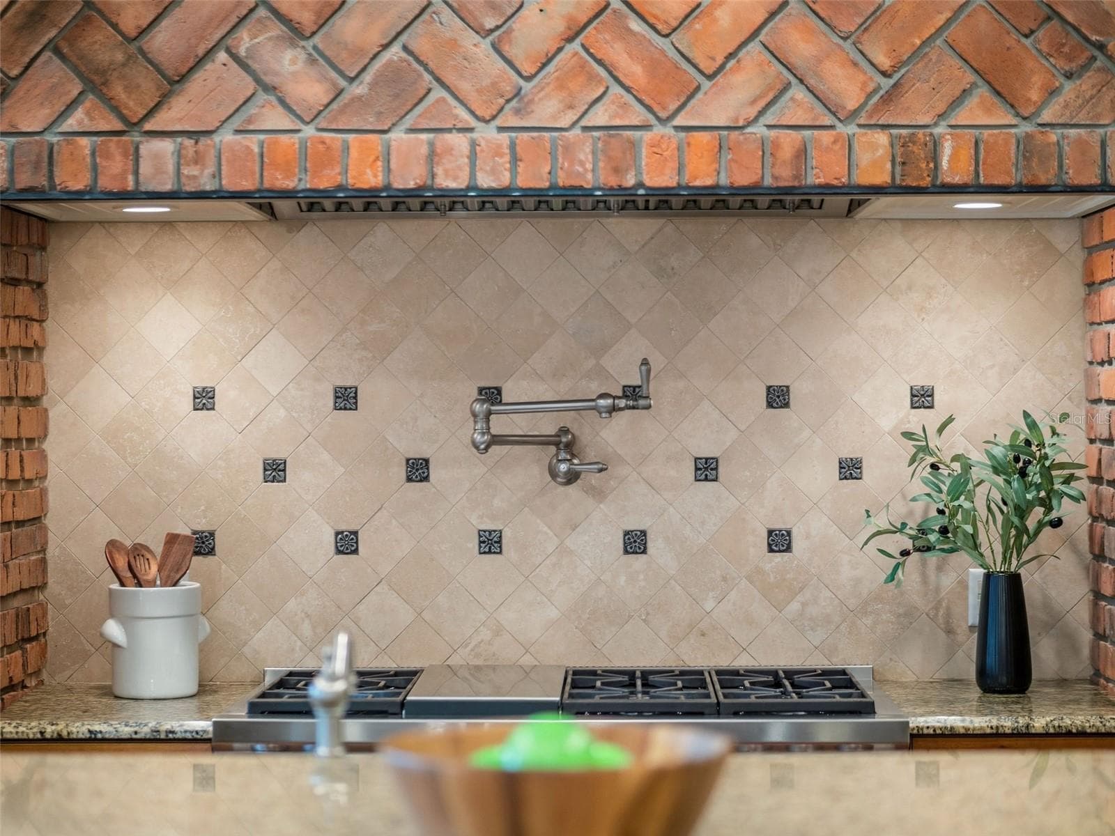 Kitchen Details - 1600 LEGION DR, WINTER PARK