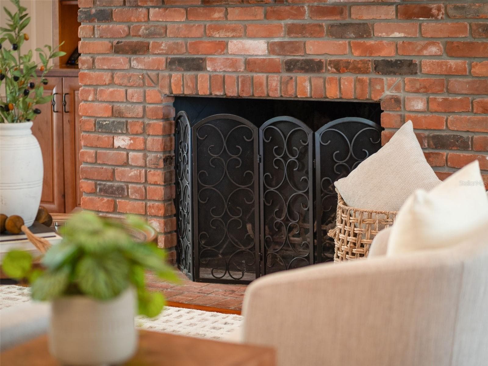 Family Room Details - 1600 LEGION DR, WINTER PARK