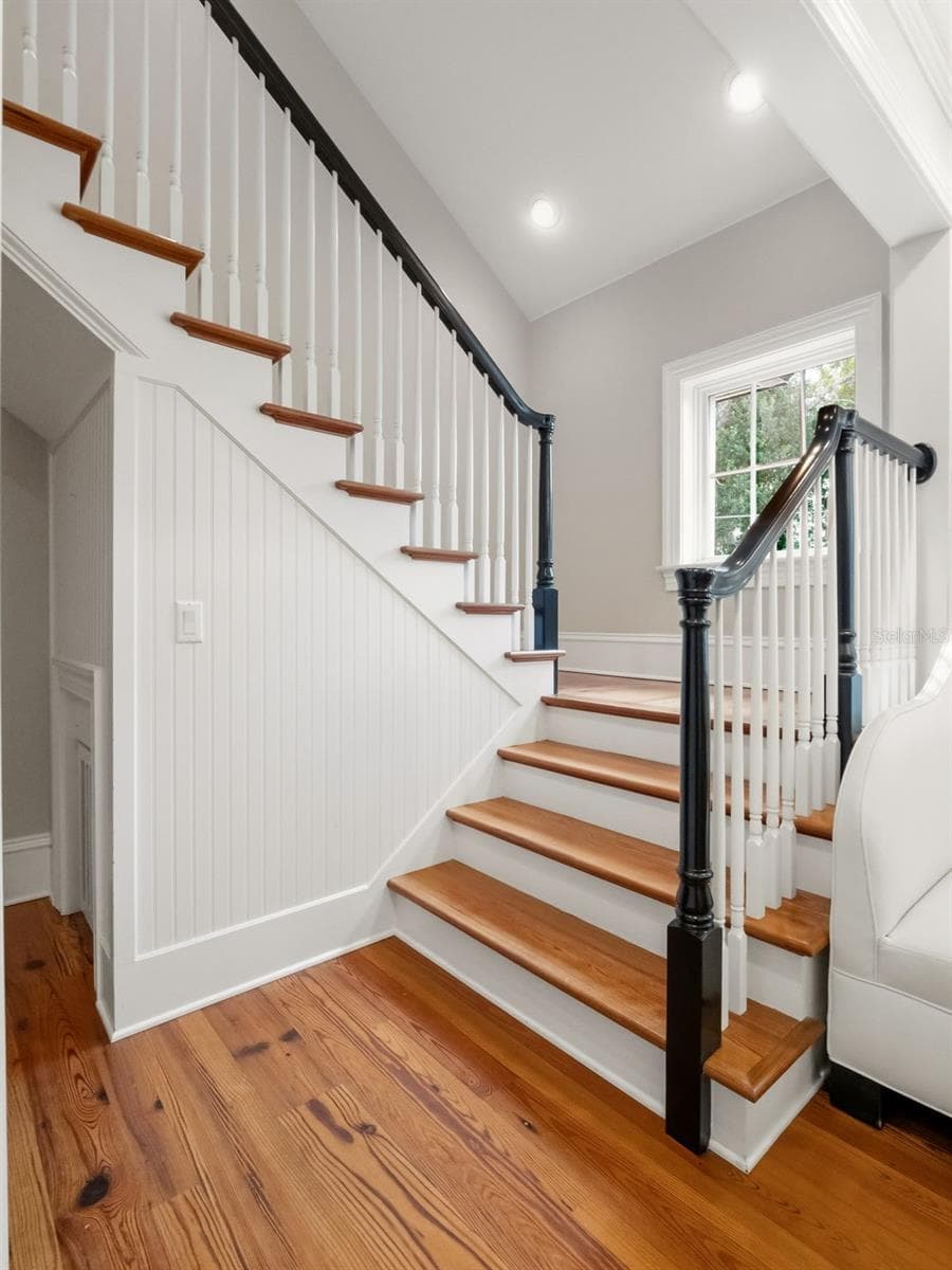 Secondary Staircase Exclusive Access to Bedroom 5 - 1600 LEGION DR, WINTER PARK