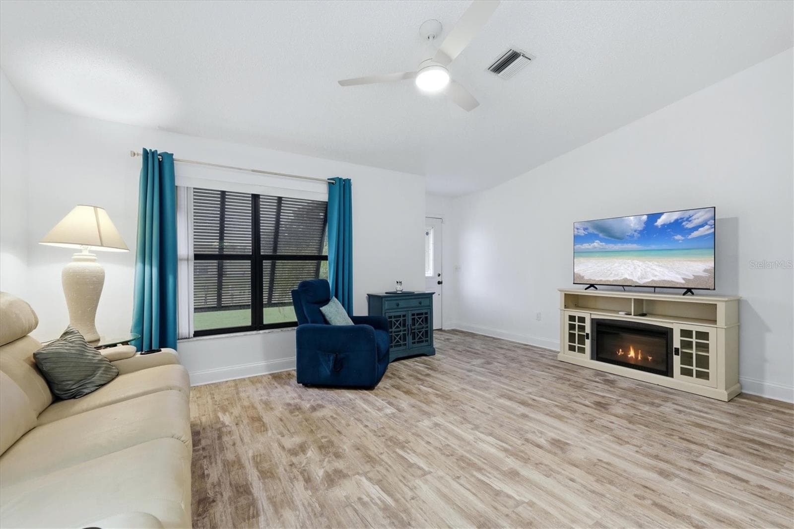 Single Family Residence at 10444 GULFSTREAM BLVD, ENGLEWOOD, photo 6 of 44