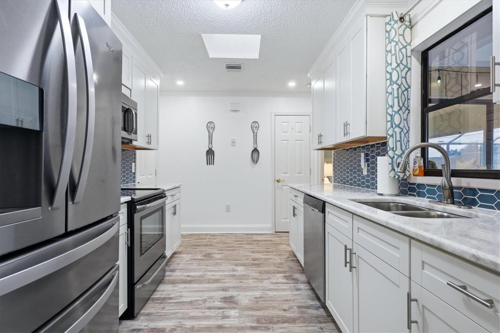 Single Family Residence at 10444 GULFSTREAM BLVD, ENGLEWOOD, photo 12 of 44