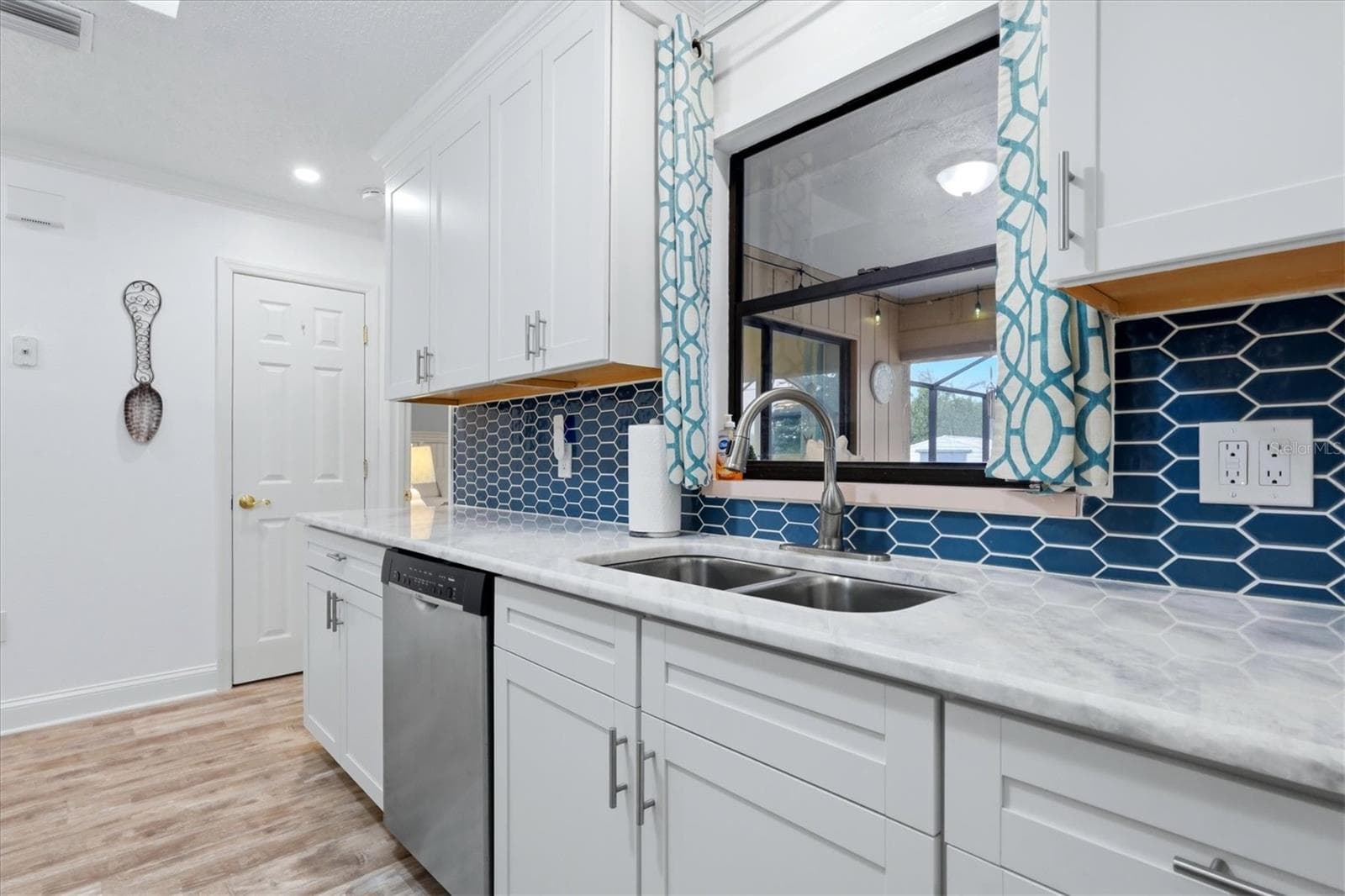 Single Family Residence at 10444 GULFSTREAM BLVD, ENGLEWOOD, photo 16 of 44
