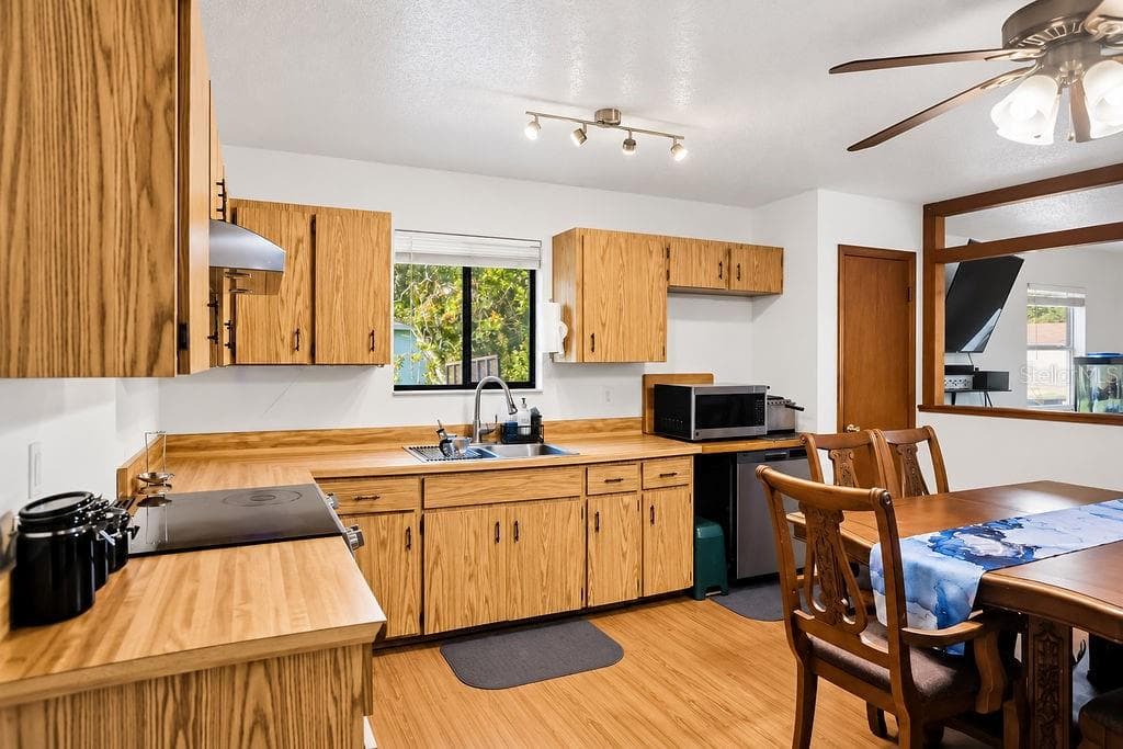 Single Family Residence at 2410 UNITY TREE DR, EDGEWATER, photo 10 of 40